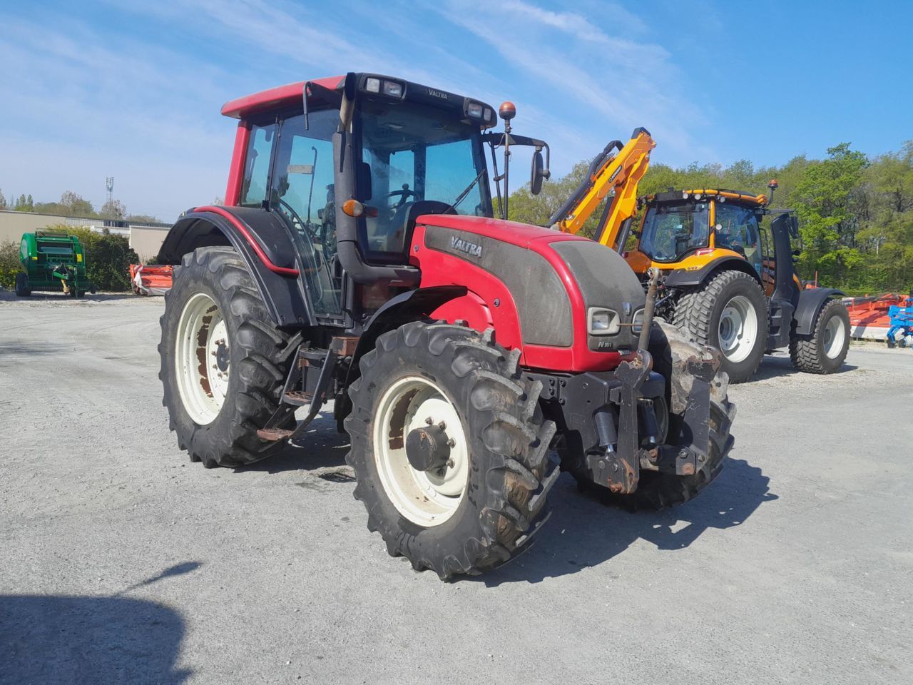 E-FARM: Valtra N101 HiTech - Tractor - id VLVGSNJ - 28.500 € - Año: 2001 - Horas: 7800,Potencia del motor: 100,Francia
