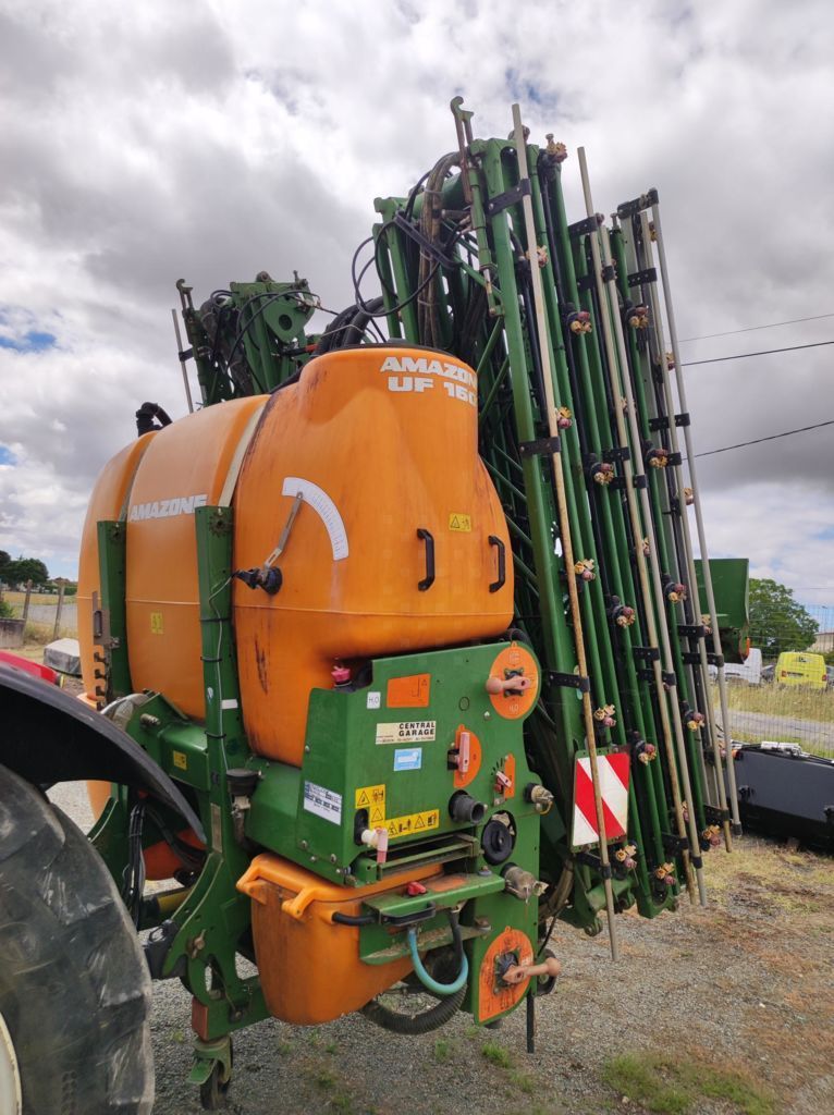 E-FARM: Amazone uf1500 - Pflanzenschutzspritze - id EPYJNAA - 17.000 € - Baujahr: 2011 - Frankreich