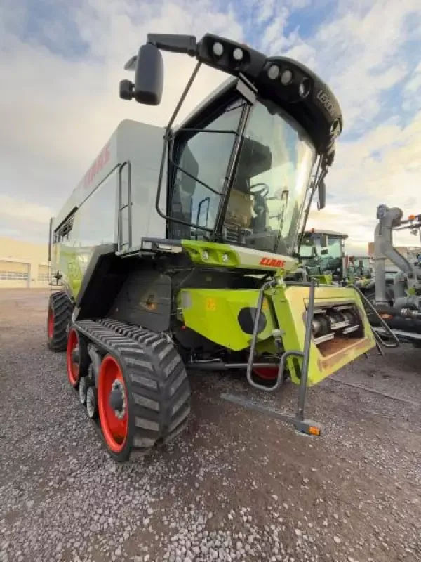 E-FARM: Claas Lexion 7600 - Kombajn zbożowy - id YHTY8NR - Rok produkcji: 2021 - Motogodziny: 352,Moc silnika: 507,Niemcy