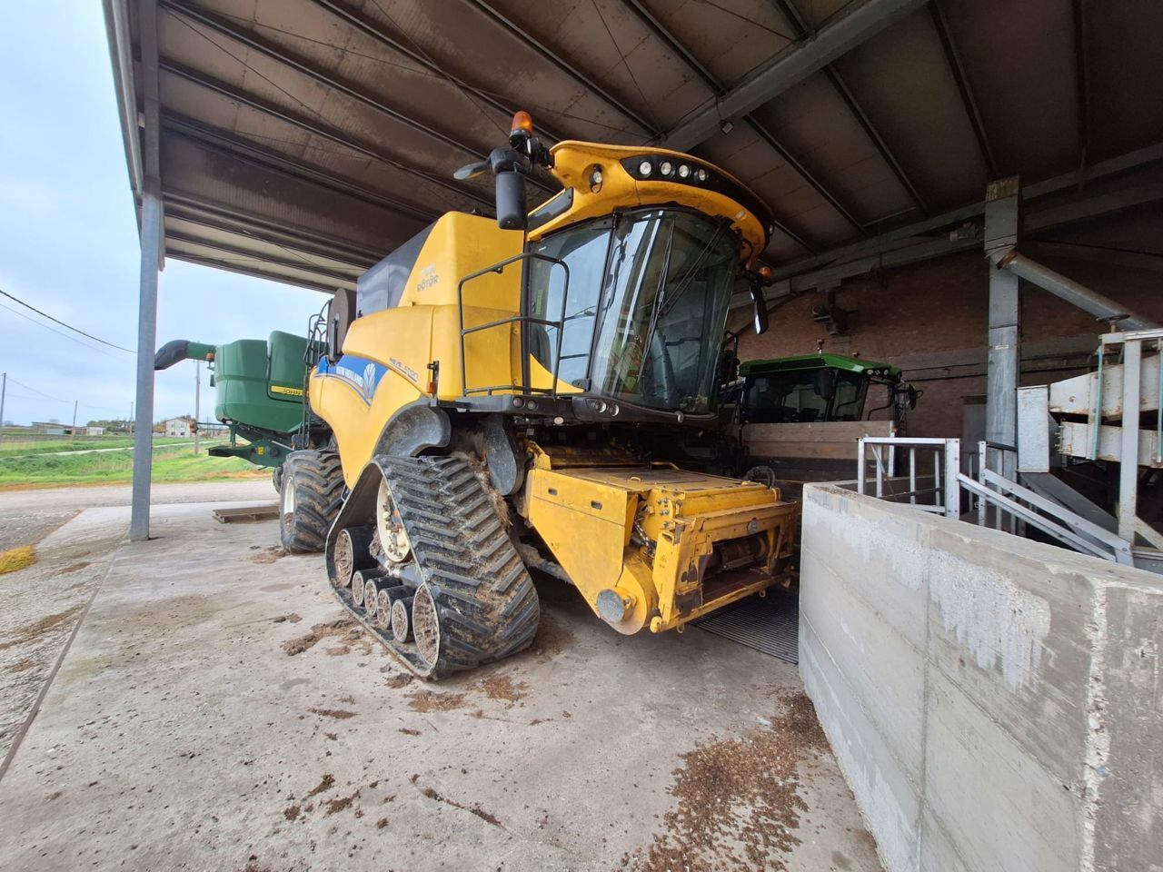 E-FARM: New Holland cr9.90 - Kombajn - id AX4CADY - 250 000 € - Rok výroby: 2019 - Výkon motoru (HP): 600,Itálie