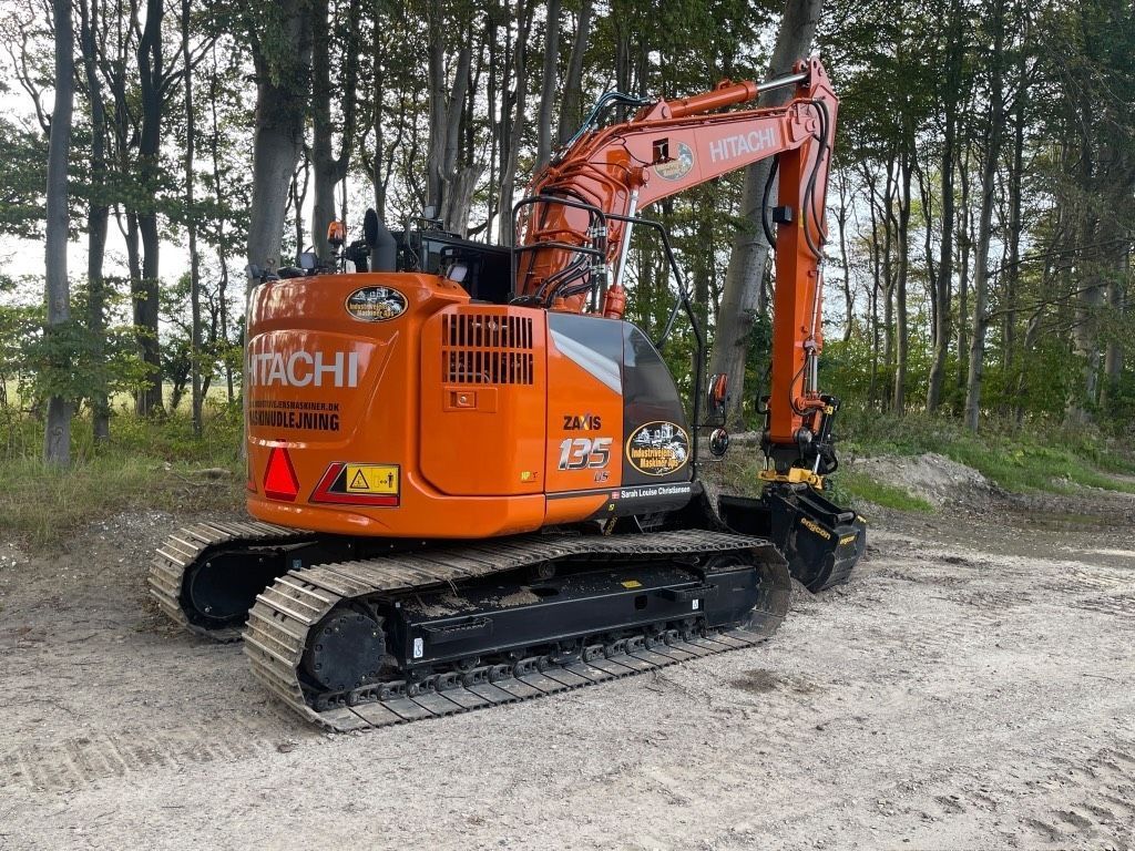 E-FARM: Hitachi zx 135 us-7 - Excavadora de orugas - id AD42RTC - 150.785 € - Año: 2022 - Dinamarca