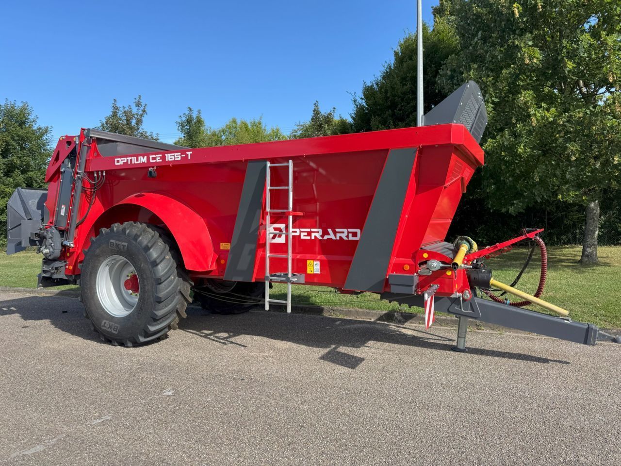 E-FARM: Perard ce 165 t - Épandeur de fumier et de compost - id BQ5TXG5 - Année: 2024 - France