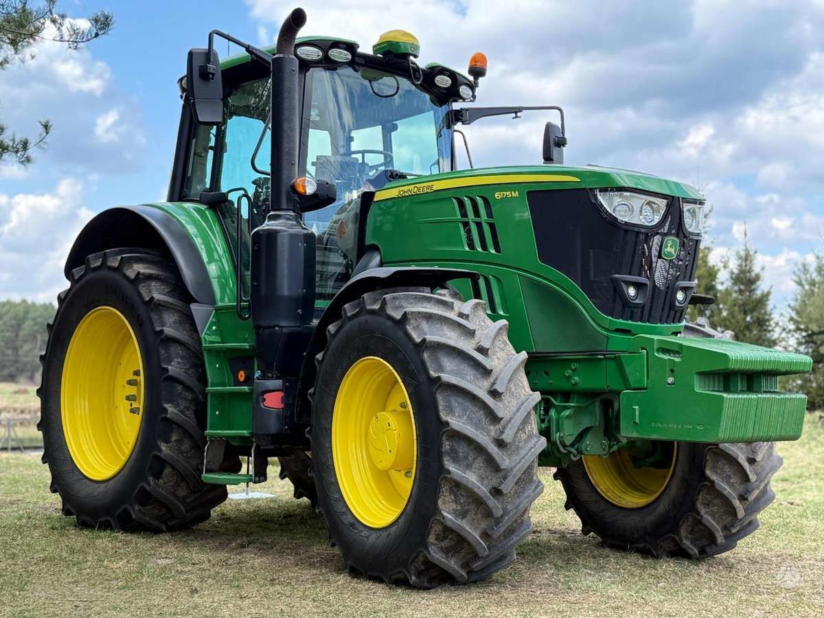 John Deere 6175 M Tractor 99.000 €