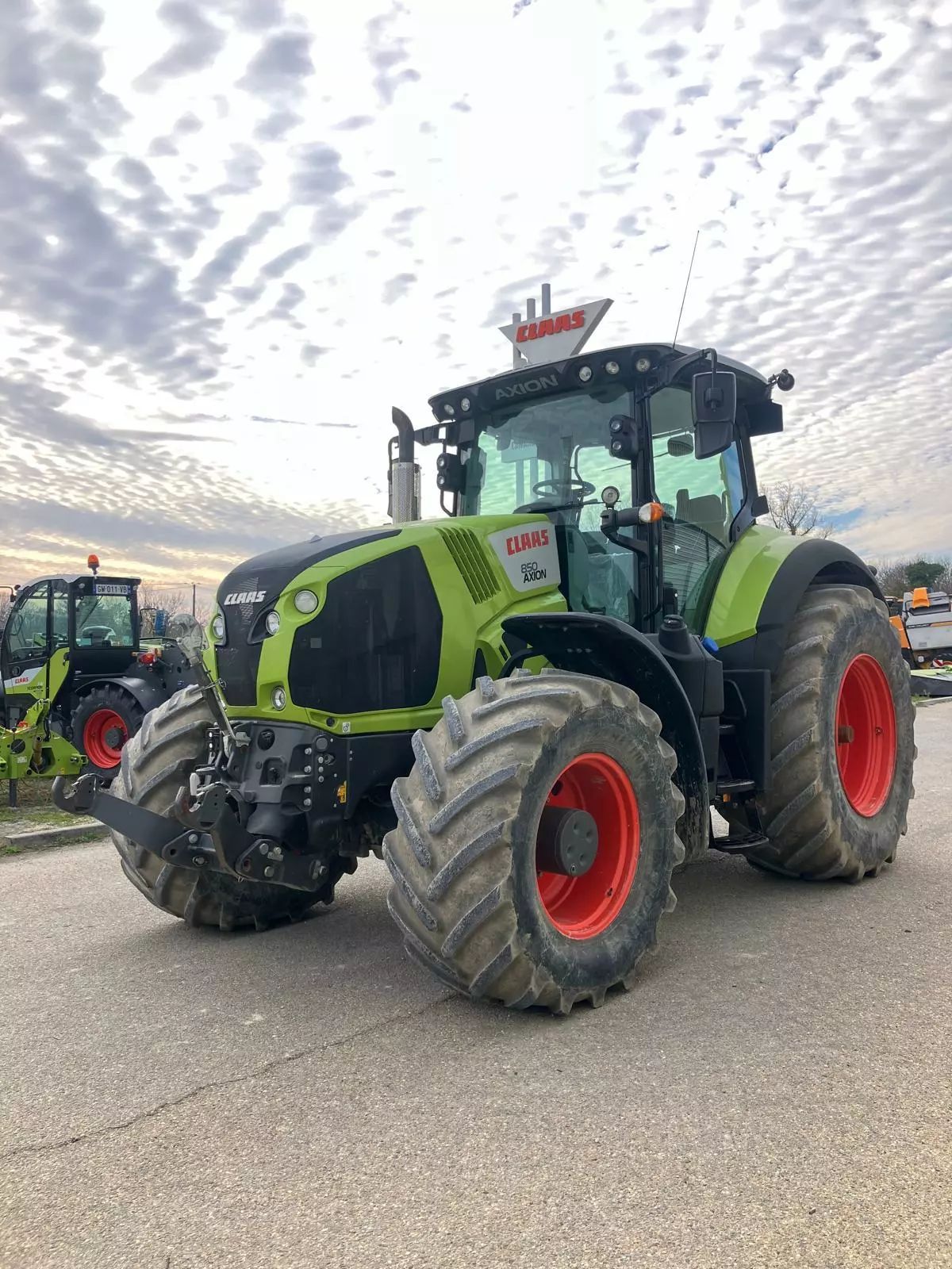 E-FARM: Claas Axion 850 - Tractor - id ZZJS7EU - €110,000 - Year of construction: 2020 - France