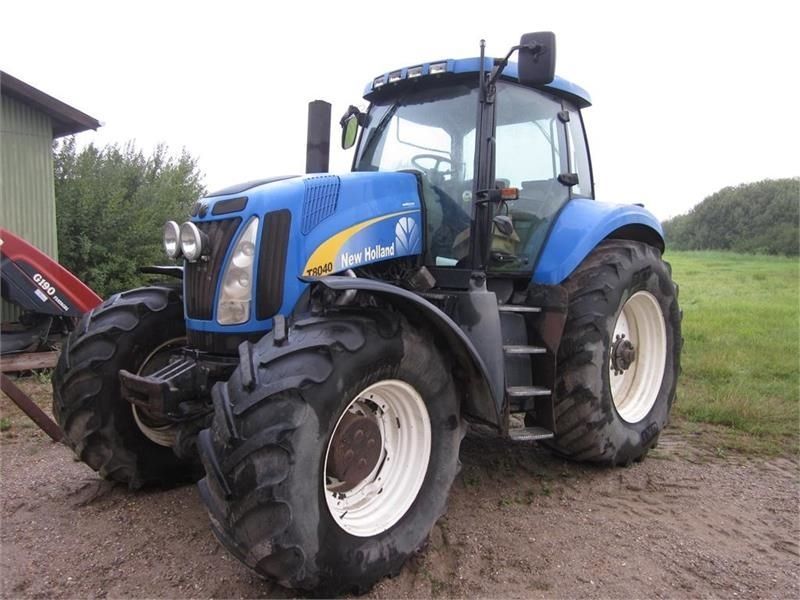New Holland T 8040 Header