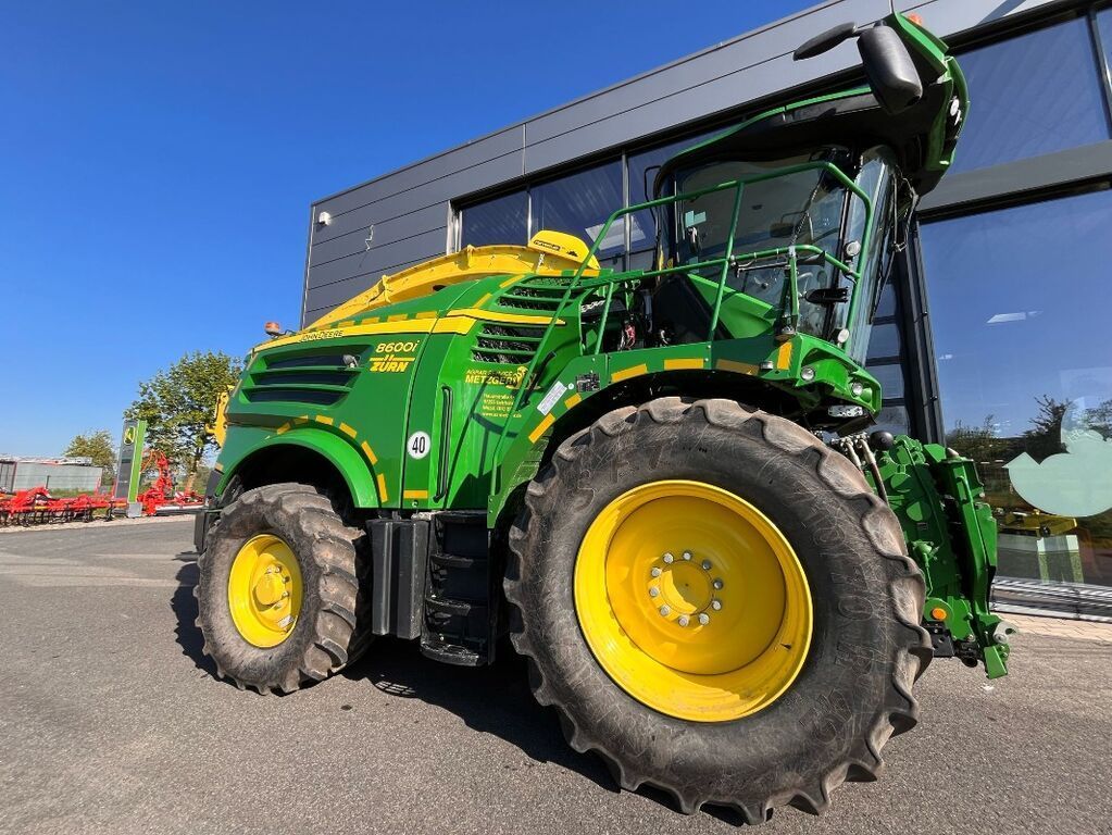 E-FARM: John Deere 8600 - Feldhäcksler (selbstfahrend) - id AUU4KM4 - 190.000 € - Baujahr: 2019 - Abgelesene Motorstunden: 2.050,Motorleistung (PS): 625,Deutschland