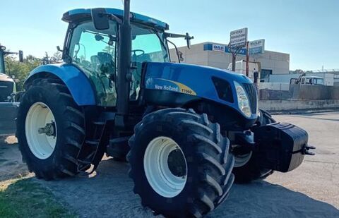 E-FARM: New Holland T7060 - Tractor - id RHXDLBL - Año: 2011 - Horas: 7947,Potencia del motor: 243,Italia