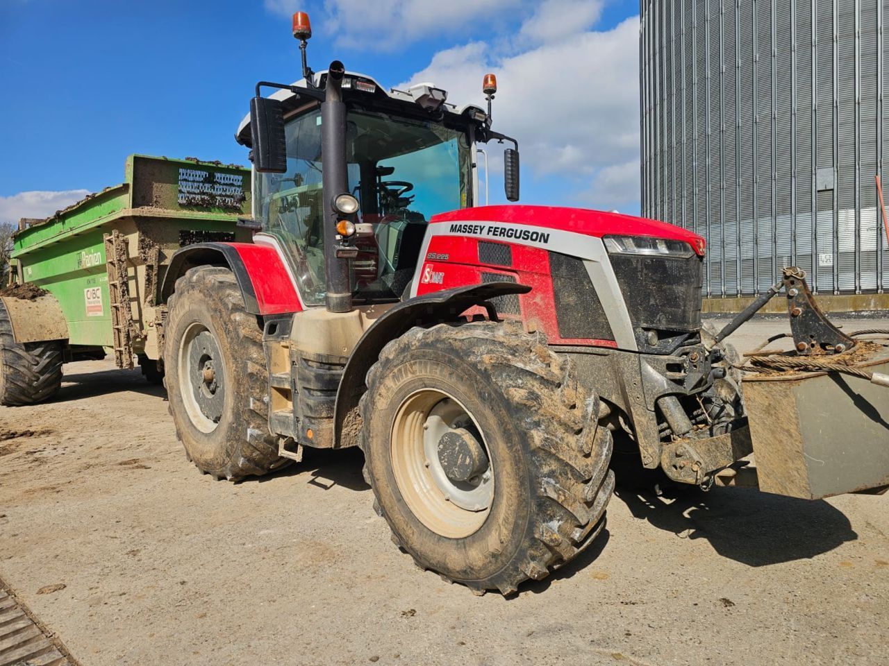 E-FARM: Massey Ferguson 8S.225 Exclusive - Tracteur - id CRILRKT - 105 000 € - Année: 2023 - Lecture du nombre d'heure: 3 100,Puissance du moteur (chevaux): 220,France