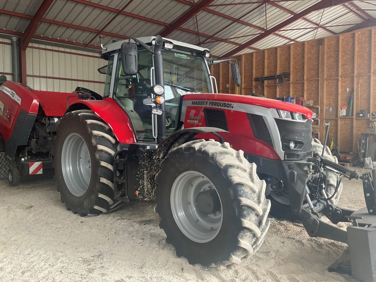 E-FARM: Massey Ferguson 7S.210 - Trattore - id WJI4DKP - Anno di costruzione: 2023 - Ore: 700,Potenza del motore: 210,Francia
