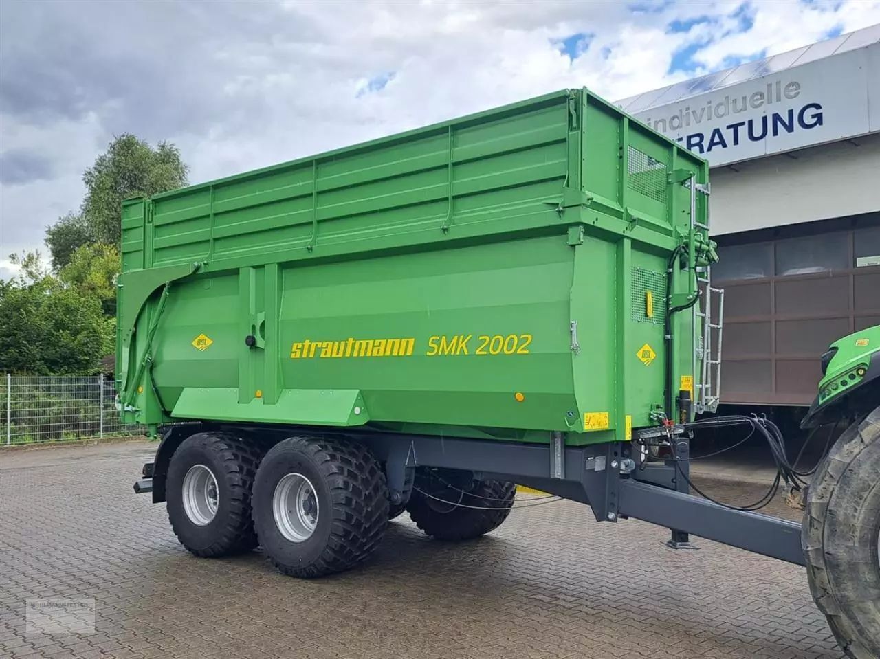 E-FARM: Strautmann SMK 2002 - Tipper - id 4AINDLF - €36,974 - Year of construction: 2022 - Germany