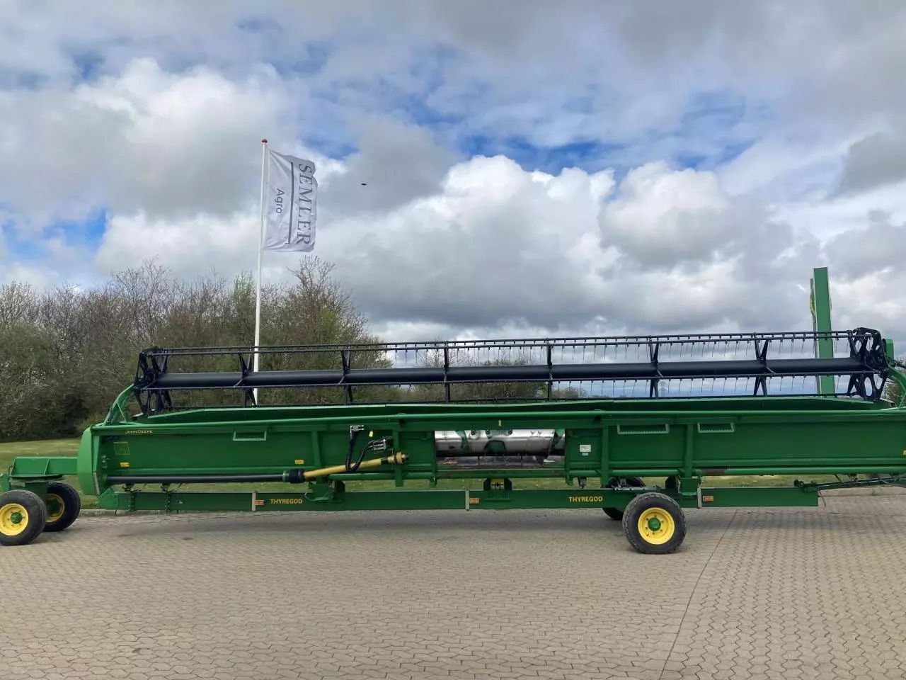 John Deere 635R Cabezal 28.138 €