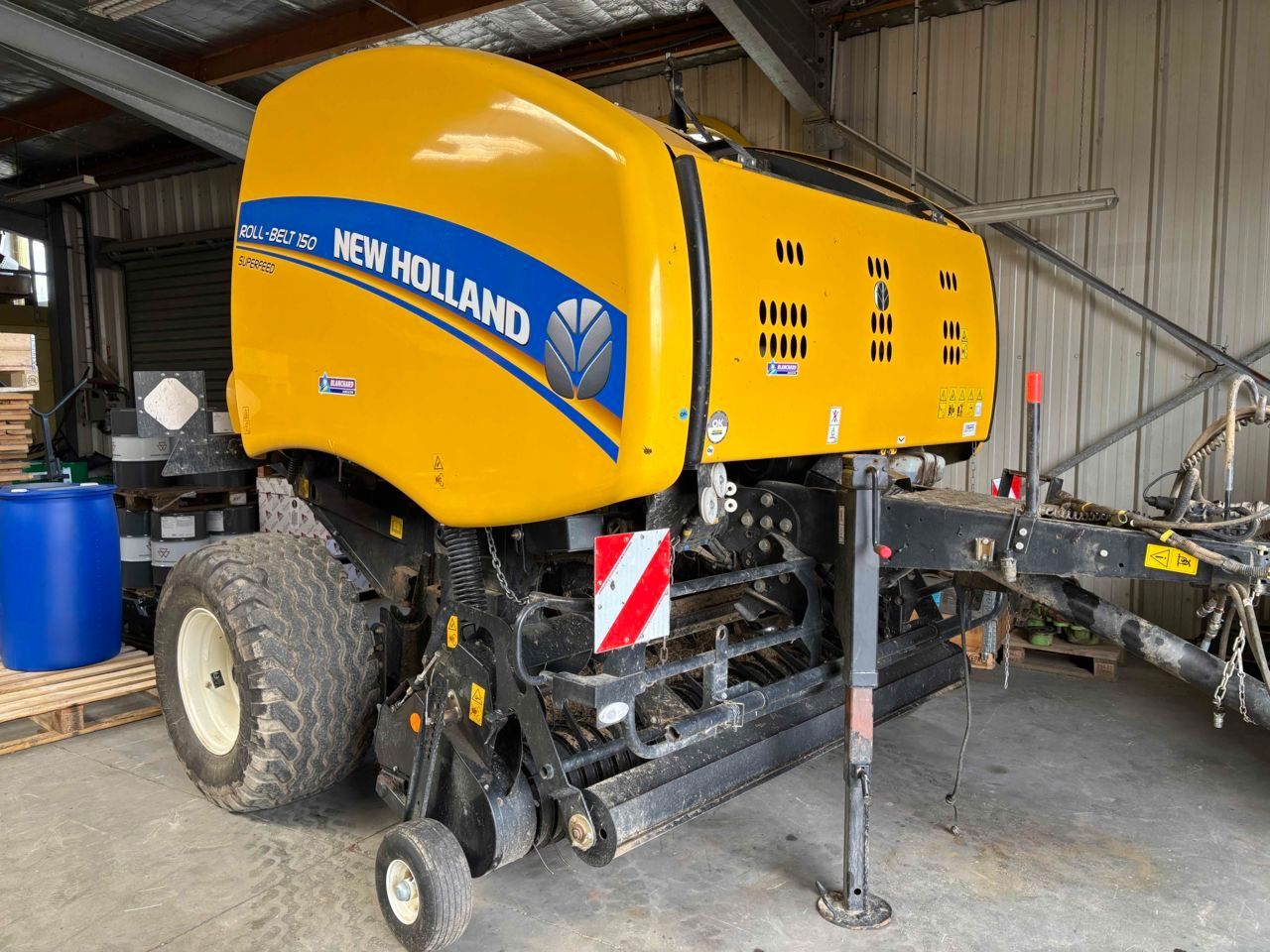 E-FARM: New Holland TM150 - Presă de balotat - id 17NKXZ5 - 19.500 EUR - Anul: 2020 - Numărul total de baloți produși: 12.500,Franța