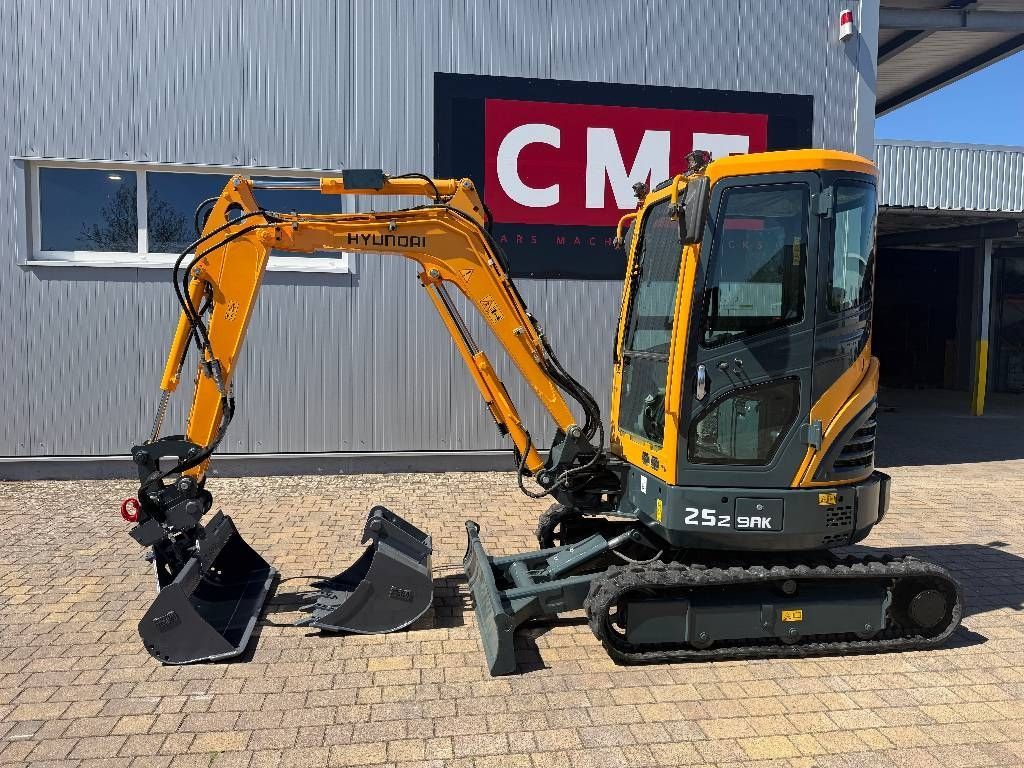 HYUNDAI r25z-9ak *2017*2221bh*ms03*2xlöffel* Mini excavator €19,975