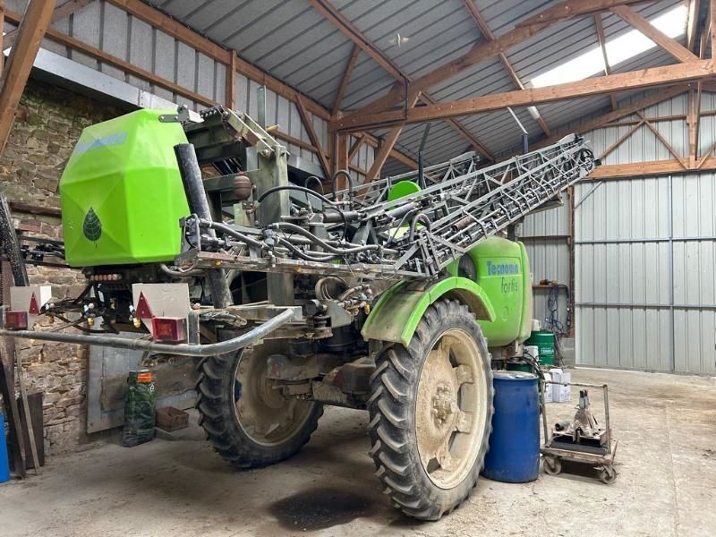 E-FARM: Tecnoma fortis - Pflanzenschutzspritze - id FBQAFTD - 9.800 € - Baujahr: 2004 - Frankreich