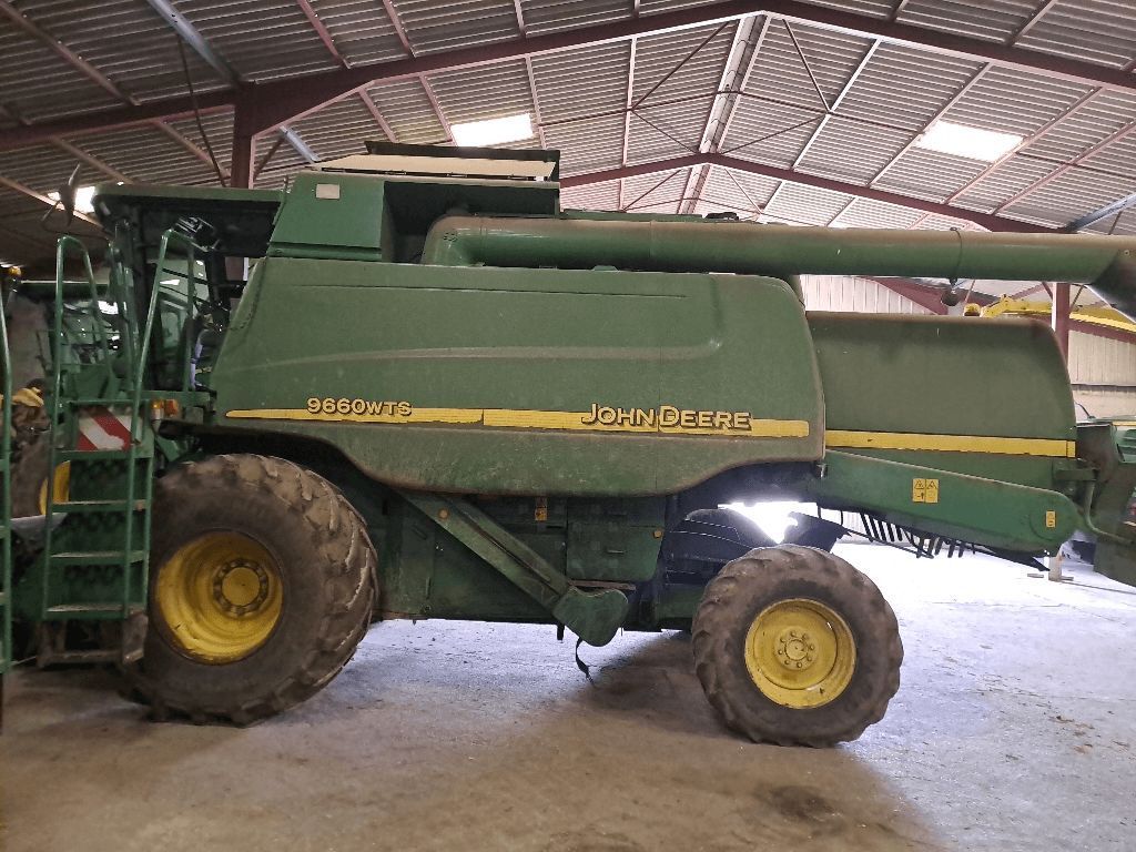 E-FARM: John Deere 9660 - Combine harvester - id BBH1FGC - €48,000 - Year of construction: 2003 - Engine hours: 6,286,Engine power (HP): 298,France