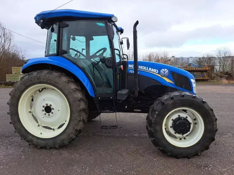 E-FARM: New Holland TD5.95 - Traktor - id X9AIRBP - 24 000 € - Rok produkcji: 2013 - Motogodziny: 4 733,Moc silnika: 95,Francja