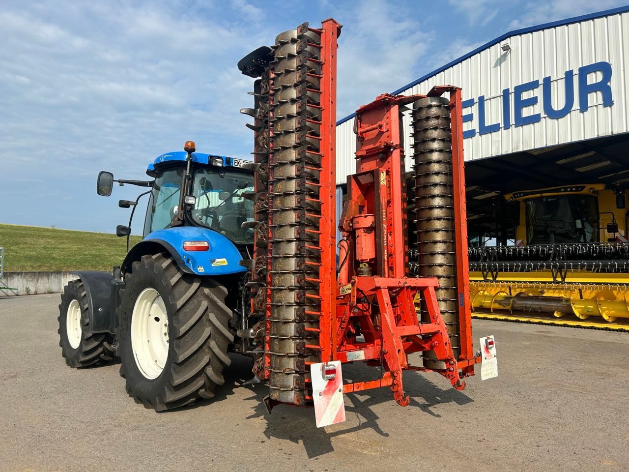 E-FARM: Kuhn hr 6003 dr - Power harrow - id Z8YLRZH - €13,500 - Year of construction: 2002 - France
