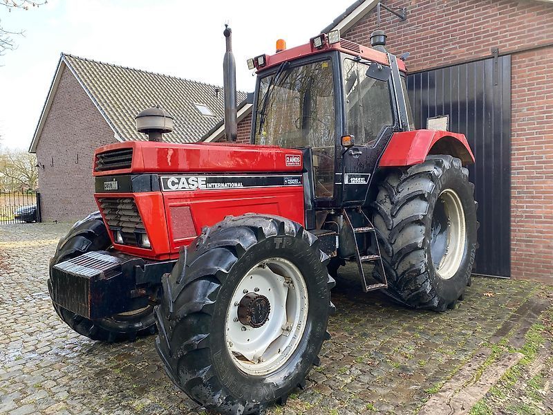 Case IH 1255 XL Traktor 19 750 €