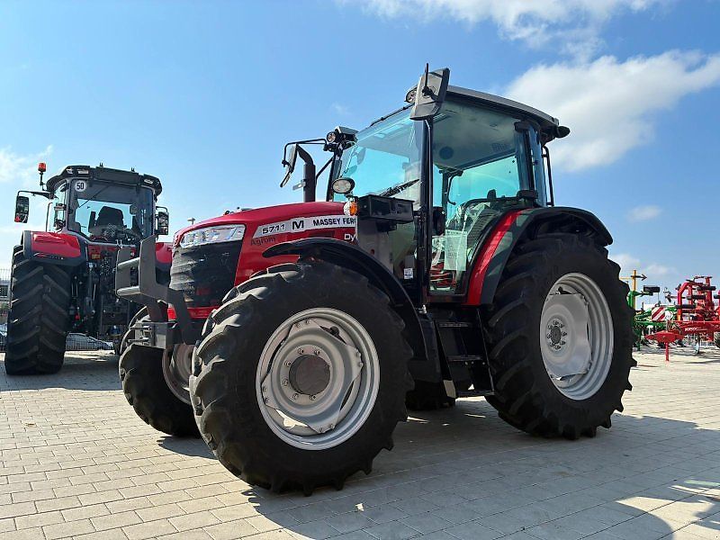 Massey Ferguson 5711 M Tractor €76,000