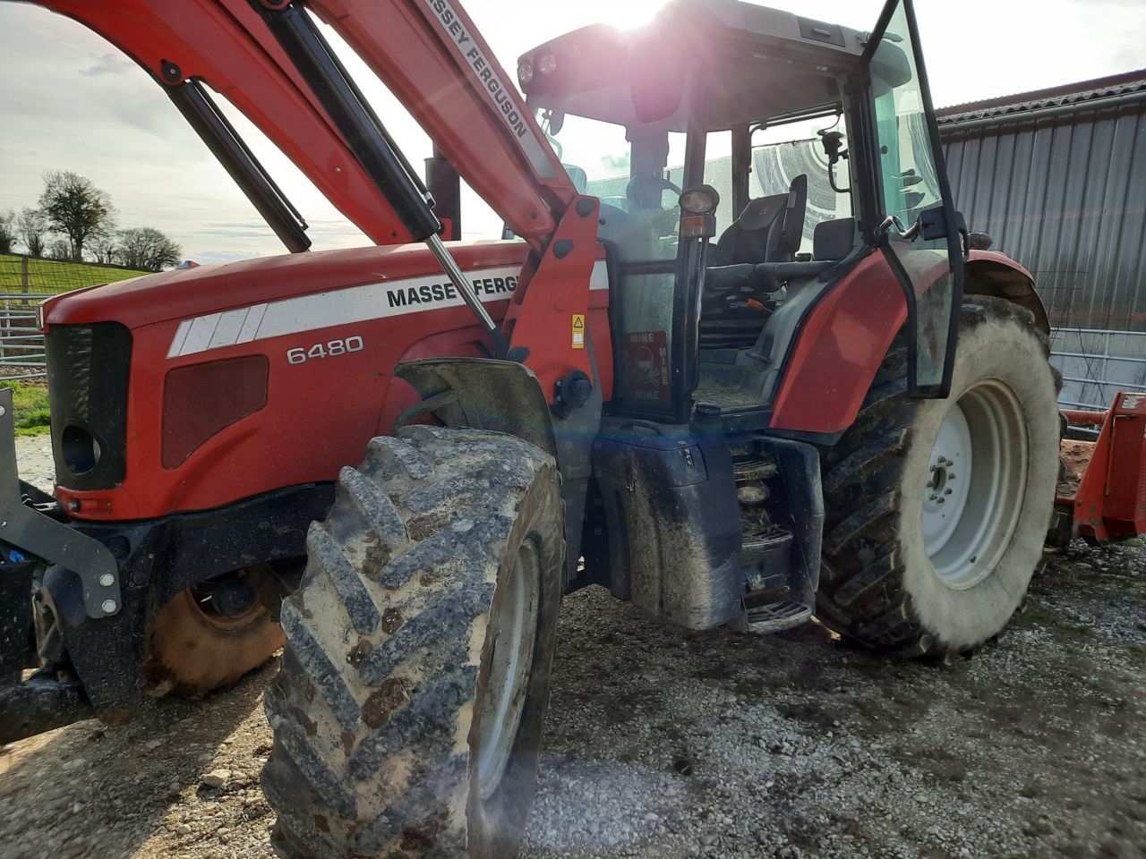 E-FARM: Massey Ferguson 6480 - Tractor - id IZGPDJU - €37,000 - Year of construction: 2010 - Engine hours: 5,850,Engine power (HP): 150,France
