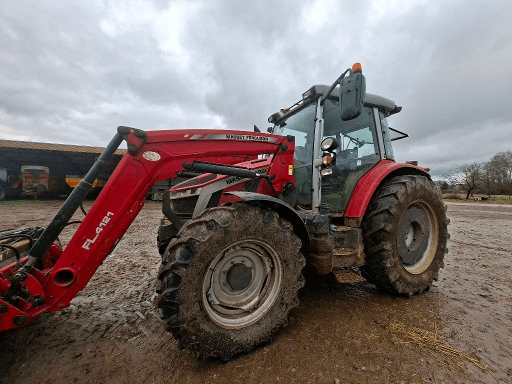 Massey Ferguson 5S.125 Tractor 58.000 €
