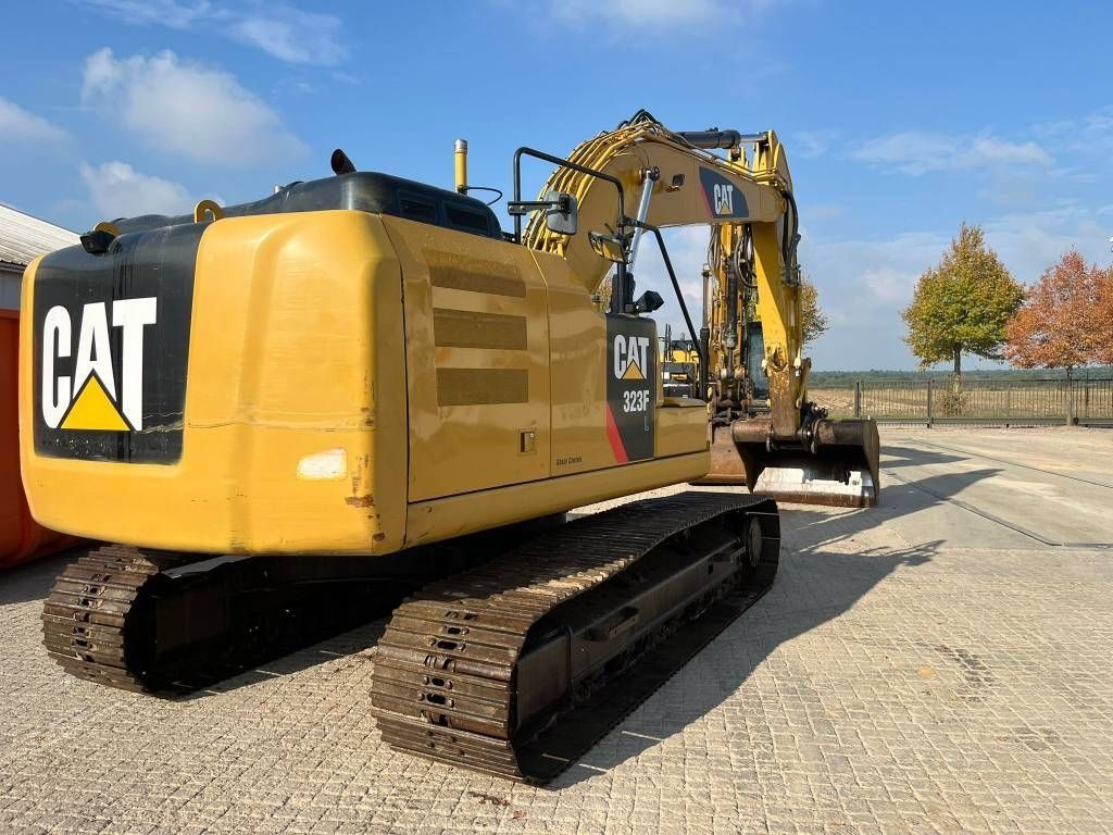 Caterpillar 323 f l Pelleteuse sur chenilles 68 000 €