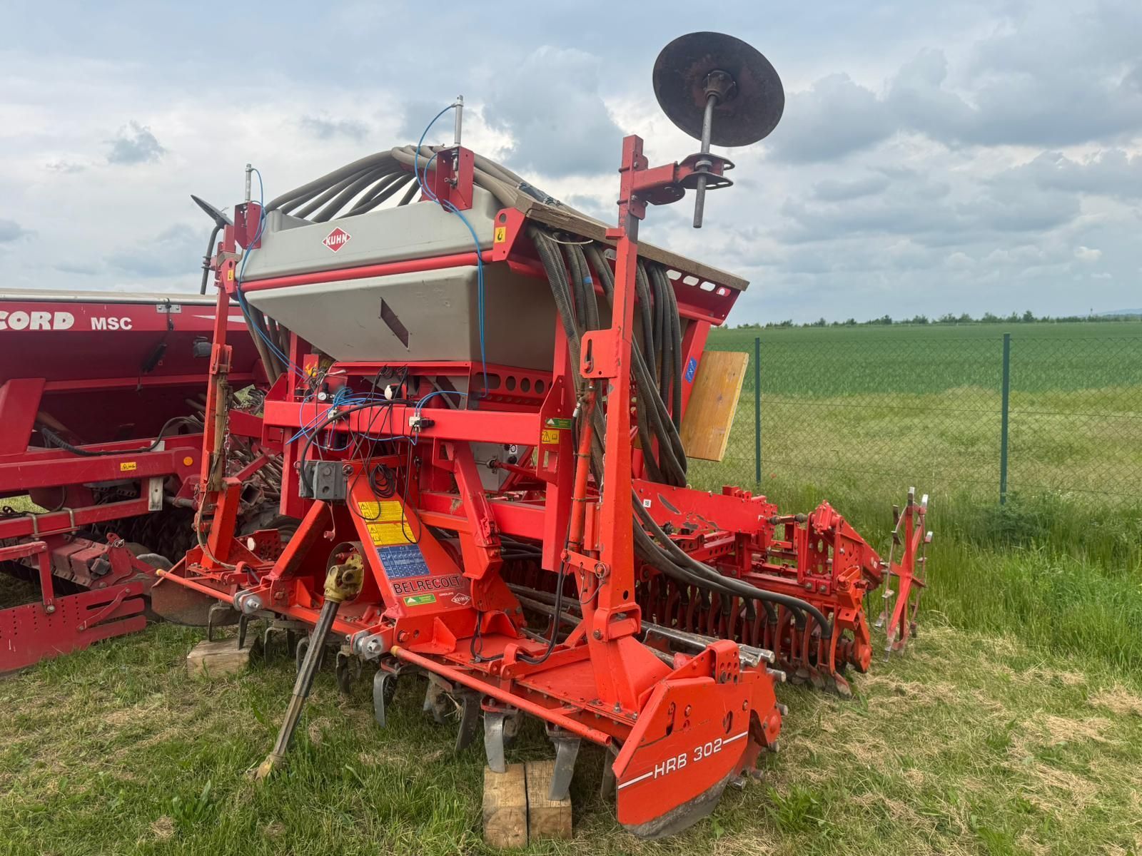 E-FARM: Kuhn kuhn venta ti mit hrb302 - Semoir - id DDSVH1T - 4 867 € - Année: 1996 - Autriche
