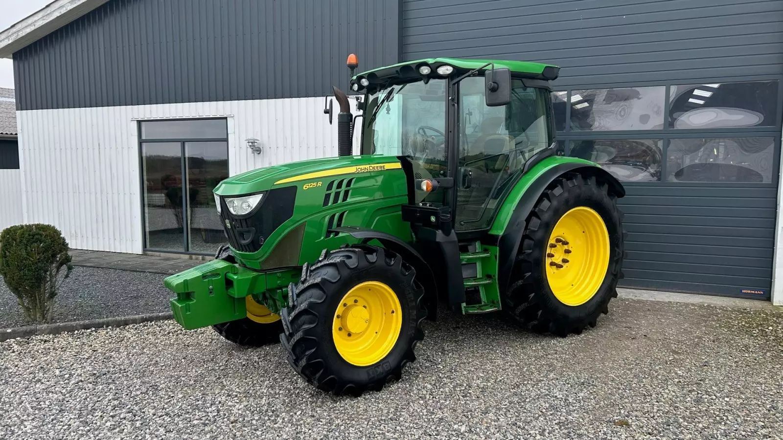 John Deere 6125 R Tractor €49,451