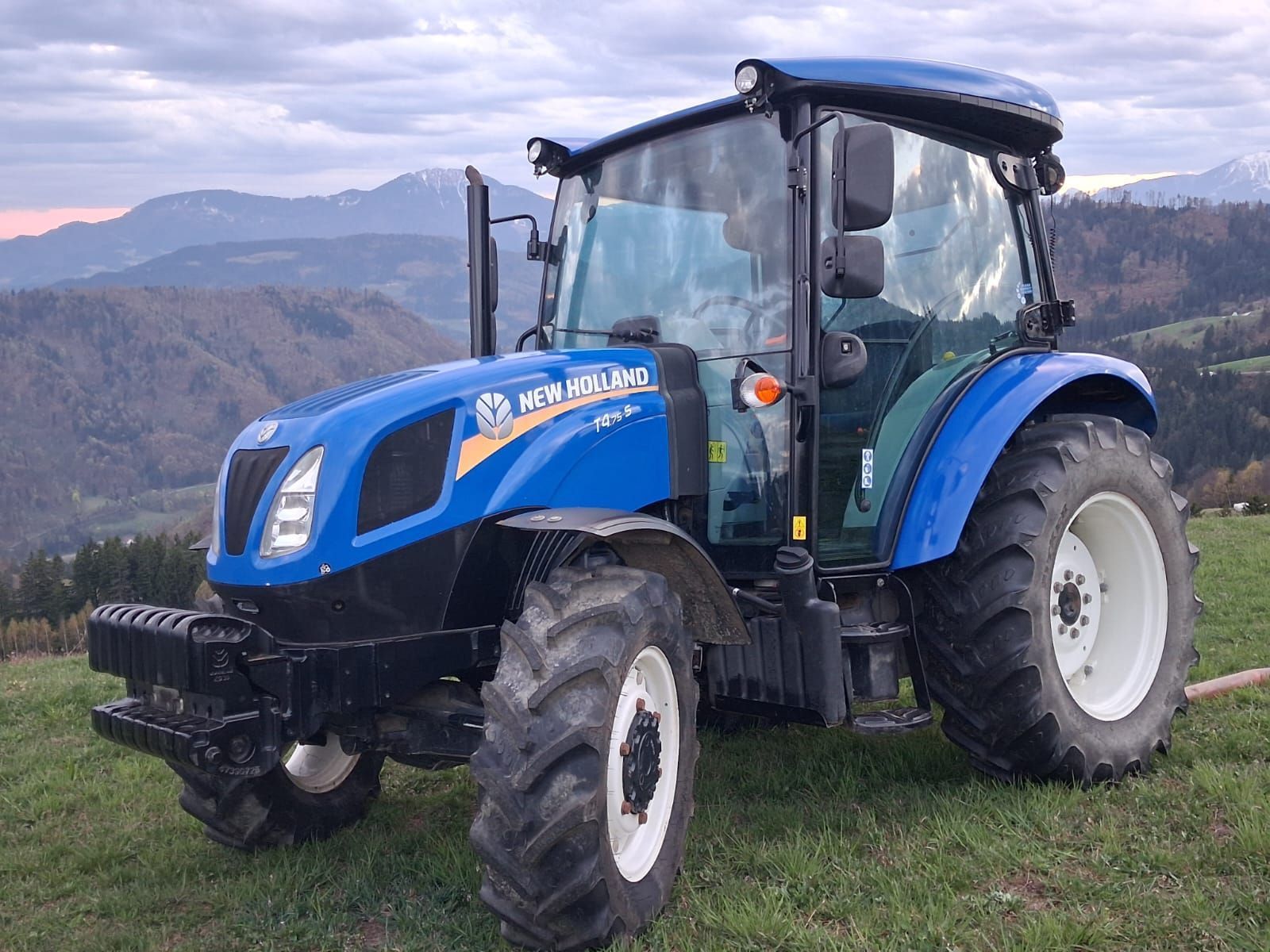 New Holland T4.75 S Traktor 33 900 €