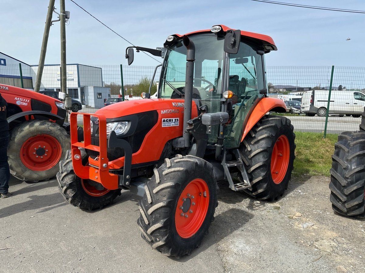 E-FARM: Kubota M 6060 - Tracteur - id 6Y9ZPAU - 36 000 € - Année: 2017 - Lecture du nombre d'heure: 2 054,Puissance du moteur (chevaux): 60,France
