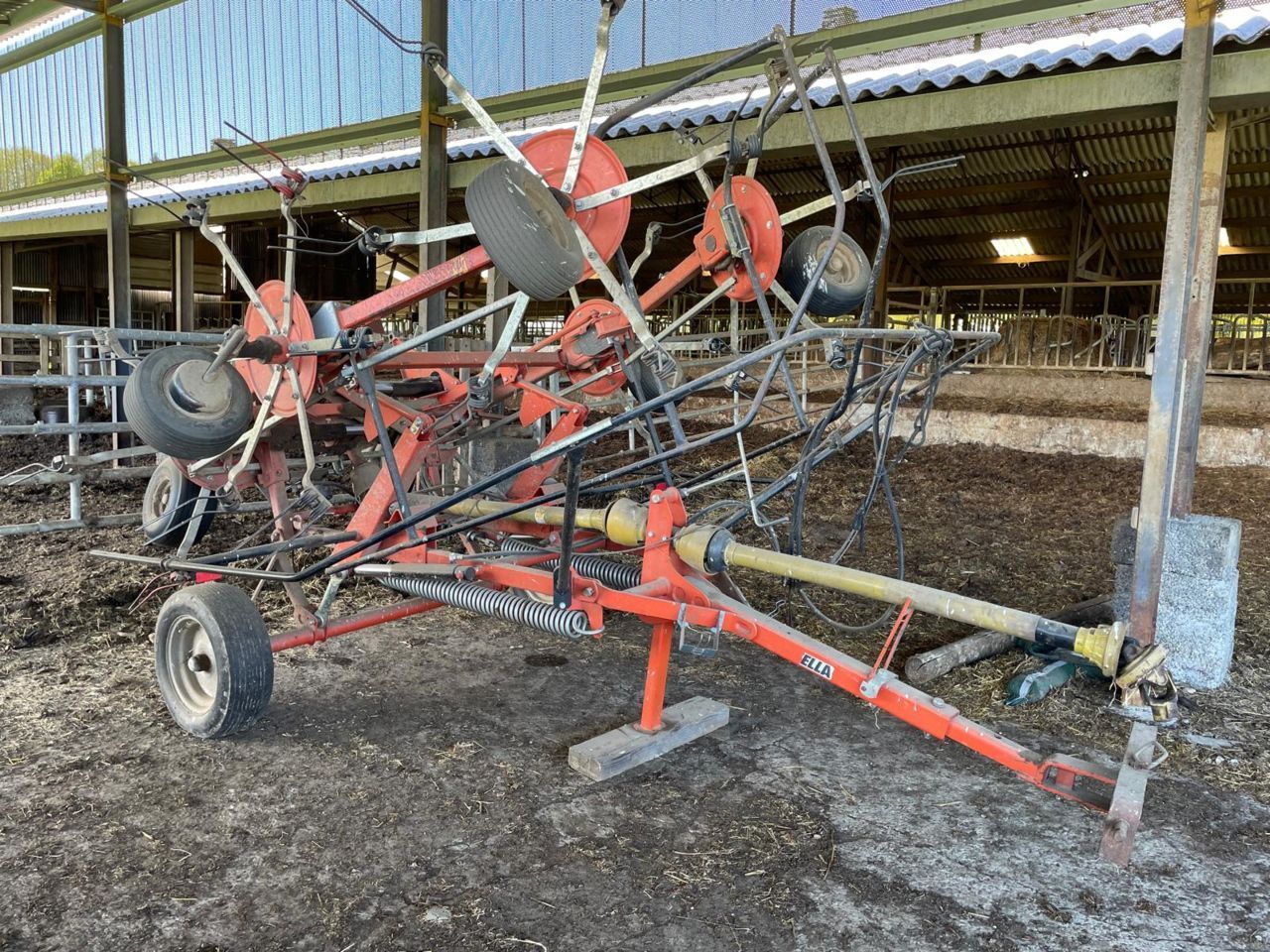 E-FARM: FELLA TH 800 Trans - Faneuse - id 8EQDHUS - 5 000 € - Année: 2010 - France