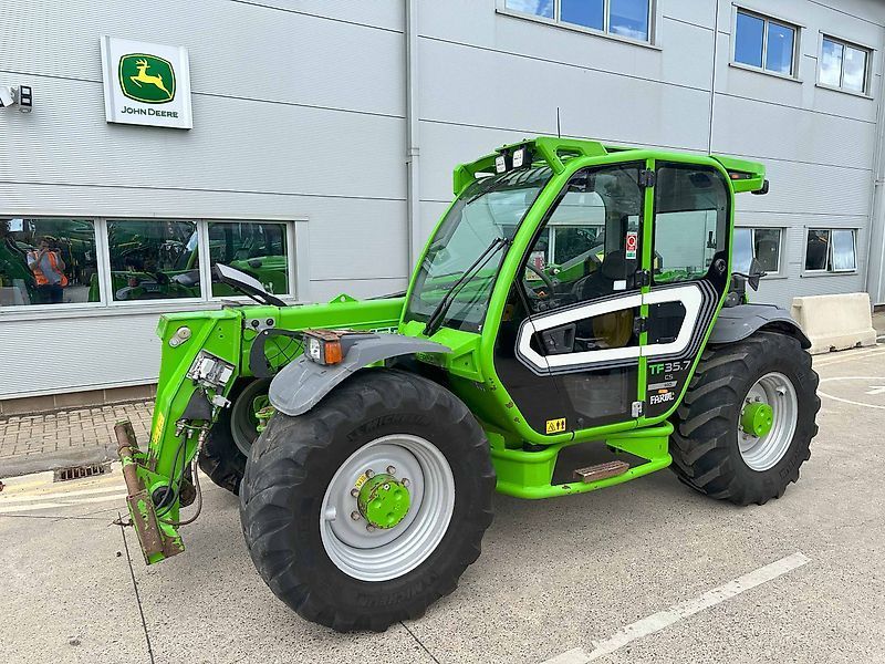 E-FARM: Merlo tf35.7 - Teleskopski viličar - id 9BI7EID - 54.375 € - Leto izgradnje: 2021 - Število ur motorja: 3.280,Moč motorja (HP): 140,Združeno kraljestvo