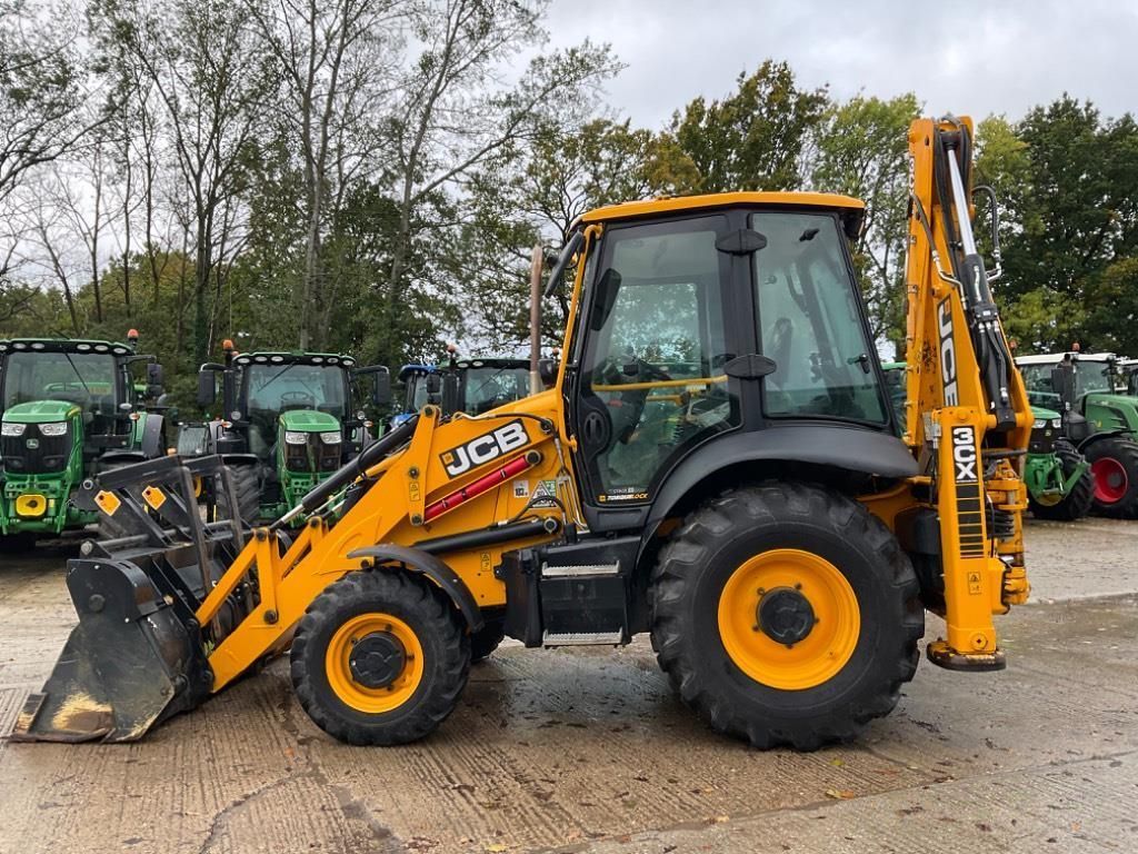 JCB 3 cx sm Baggerlader 64.837 €