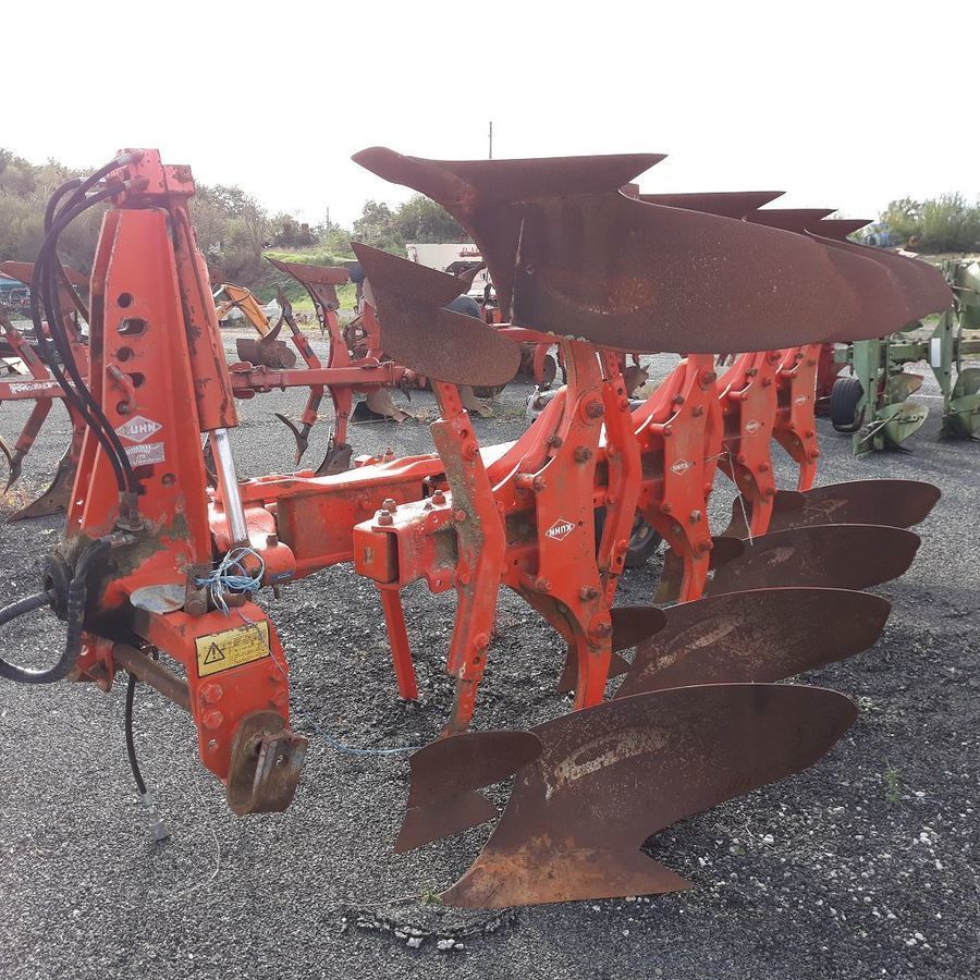 E-FARM: Kuhn mm 121 4 corps - Arado - id JWV5JPB - 4500 € - Año: 2003 - Francia