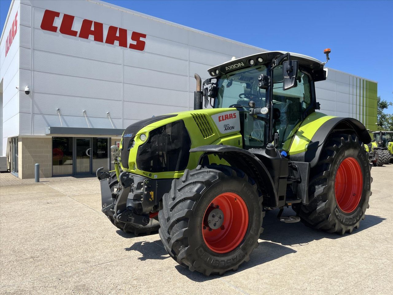 E-FARM: Claas Axion 810 CMATIC CEBIS - Tractor - id BBVUGXW - €69,603 - Year of construction: 2019 - Engine hours: 6,665,Engine power (HP): 205,United Kingdom