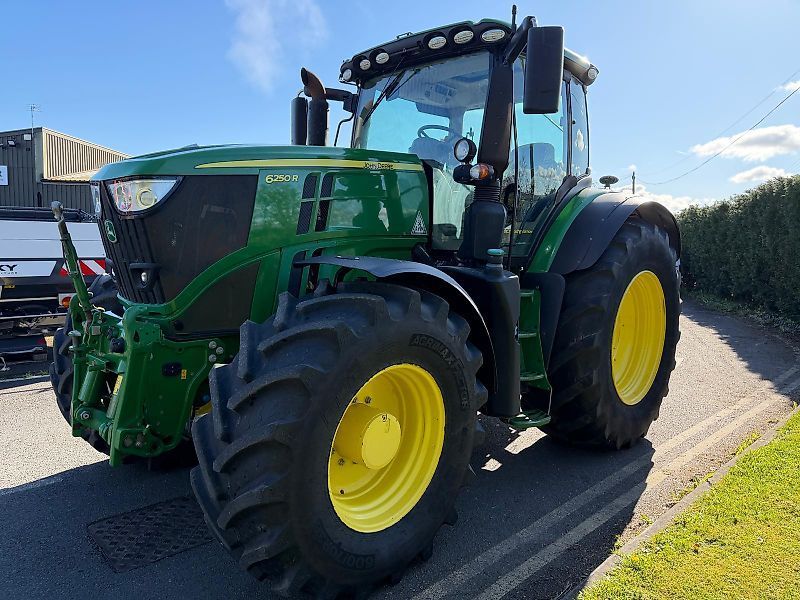 John Deere 6250 R Трактор 112 199 €