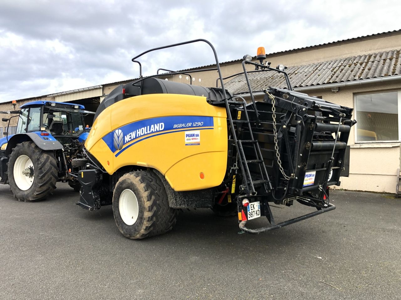 New Holland BB 1290 R baler €75,000