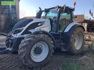 E-FARM: Valtra T174e - Tractor - id AXZIP4R - €65,000 - Year of construction: 2017 - Engine hours: 4,250,Engine power (HP): 175,France
