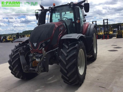 E-FARM: Valtra T194 - Tractor - id EDF4X9J - €74,500 - Year of construction: 2015 - Engine hours: 4,820,Engine power (HP): 195,France