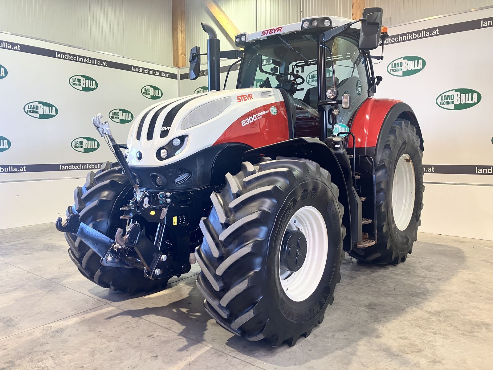 E-FARM: Steyr Terrus 6300 CVT - Traktor - id PNXLCSJ - 106.250 € - Baujahr: 2018 - Abgelesene Motorstunden: 4.400,Motorleistung (PS): 300,Österreich