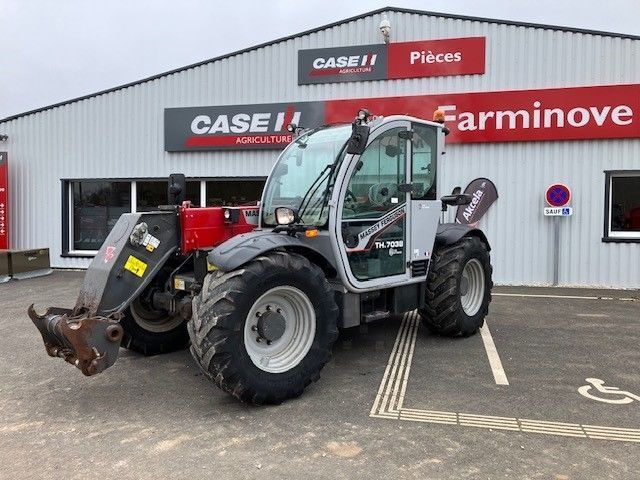 E-FARM: Massey Ferguson th 7038 - Telescopici - id UGTHJSH - 82.000 € - Anno di costruzione: 2022 - Ore: 1.860,Potenza del motore: 136,Francia