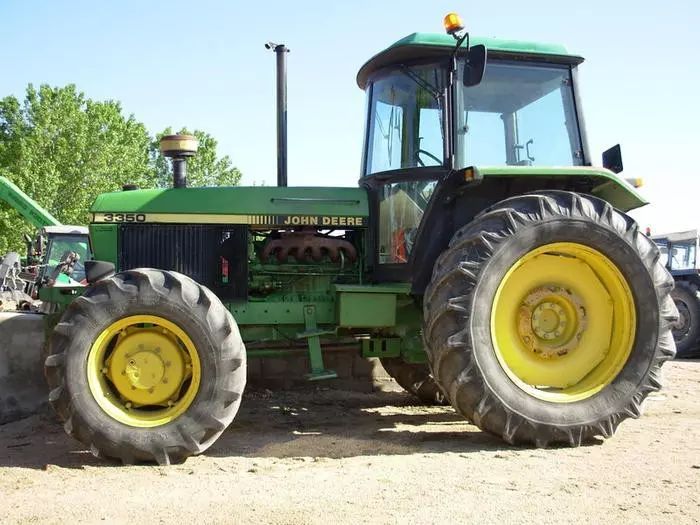 E-FARM: John Deere 3350 dt - Tractor - id CP7L8QN - 16.000 € - Año: 1990 - Potencia del motor: 105,España