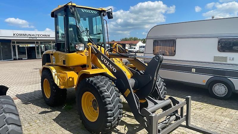 E-FARM: VOLVO volvo l 30 - Radlader - id TEJWKPA - 60.000 € - Abgelesene Motorstunden: 3 - Motorleistung (PS): 75,Deutschland