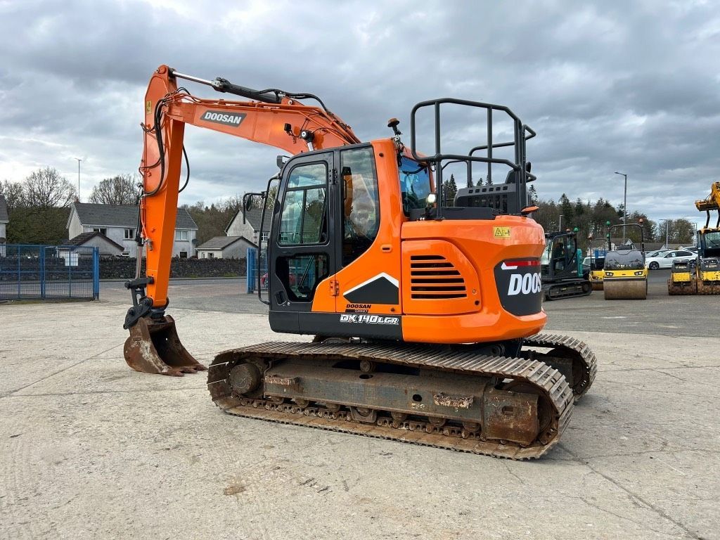 Doosan dx140 lcr-7 ( new model ) Crawler excavator €51,620