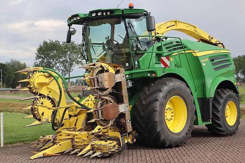 E-FARM: John Deere 8400 - Cosechadora de forraje autopropulsada - id DFVUEW1 - Año: 2017 - Países Bajos