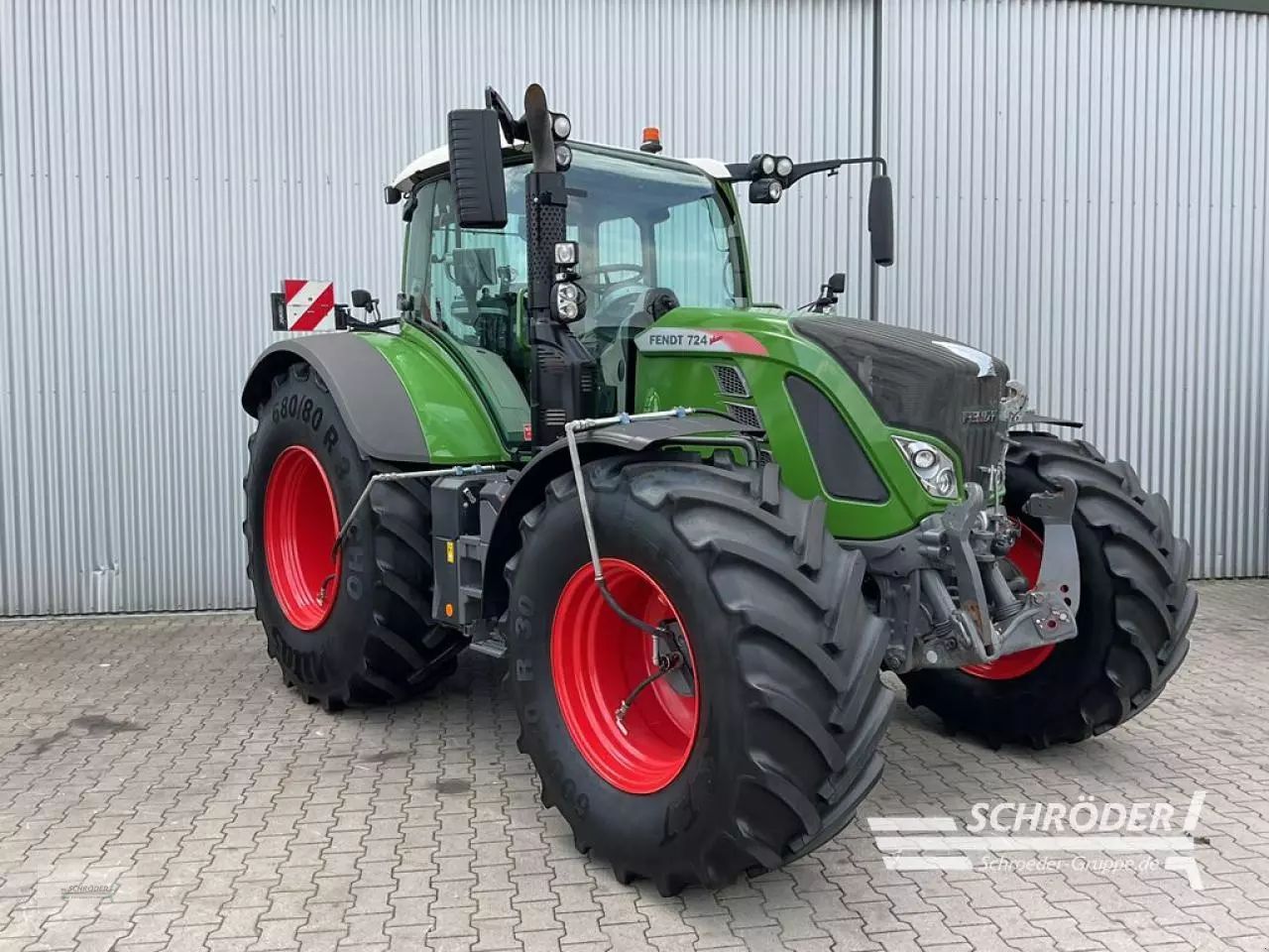 E-FARM: Fendt 724 Vario ProfiPlus - Трактор - id SEGQHQH - 144 885 € - Год выпуска: 2021 - Отработанные часы: 3 301,Мощьность двигателя: 238,Германия