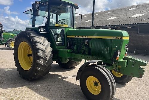 John Deere 4230 Trattore