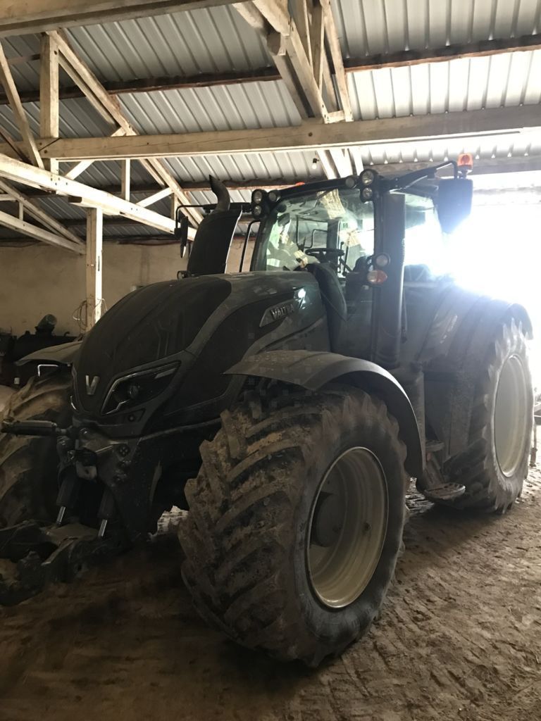 E-FARM: Valtra T214 Versu - Tractor - id ZYKJD2D - 106.000 € - Año: 2020 - Horas: 2000,Potencia del motor: 215,Francia
