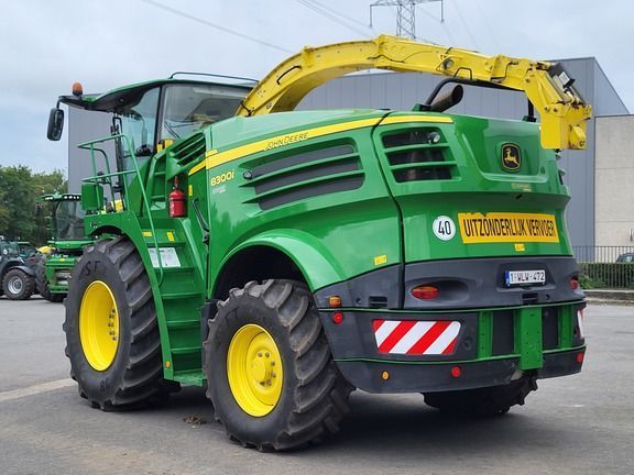 John Deere 8300 Sieczkarnia samobieżna