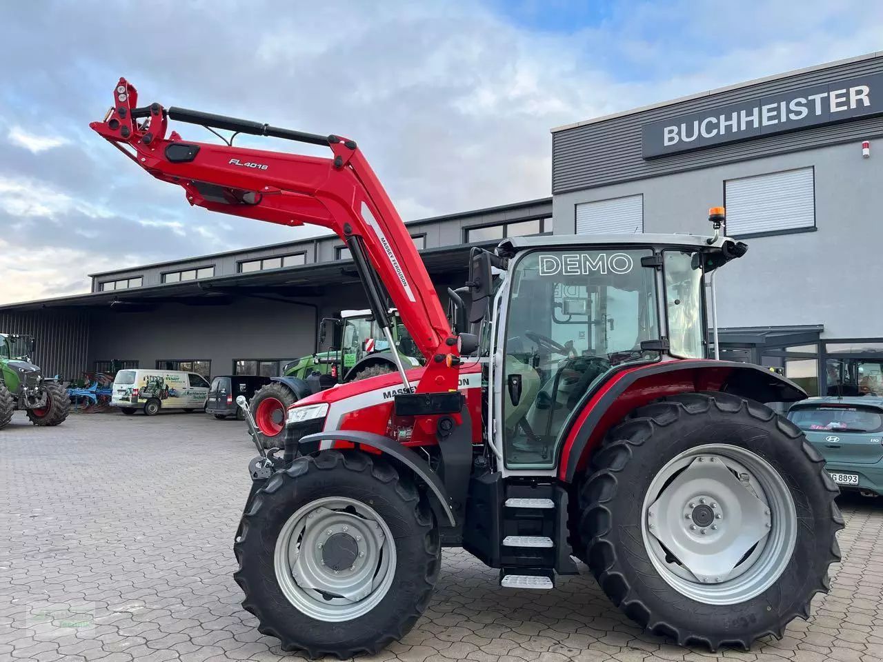 Massey Ferguson 5M.115 Tractor €82,500